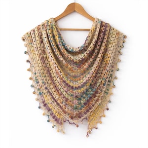 Patrón de bufanda triangular de crochet (PDF), chal bohemio para festivales, diseño de hilo ligero para tejer a mano, bufanda triangular con flecos estilo costero.