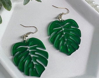 Pendientes de acrílico de hoja de monstruos / Pendientes para amantes de las plantas / Pendientes de hoja de Monstera / Pendientes de planta /