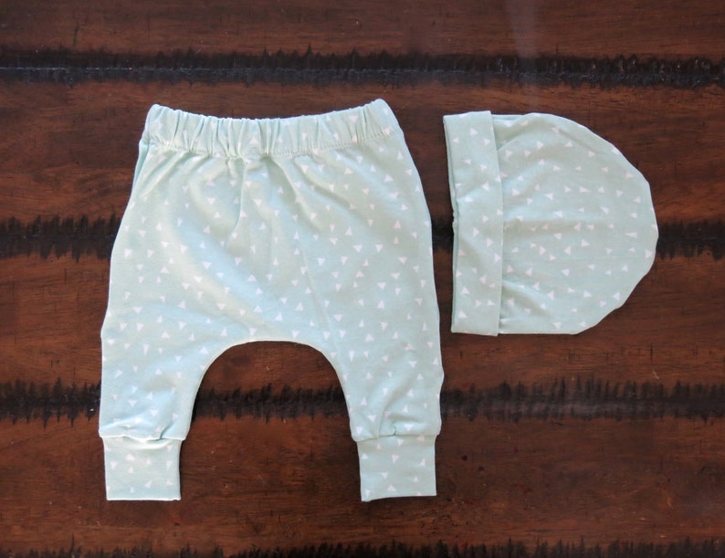 Baby harem pants Unisex baby clothes Baby shower gift Organic baby clothes baby leggings Bringing baby home outfit Winter baby