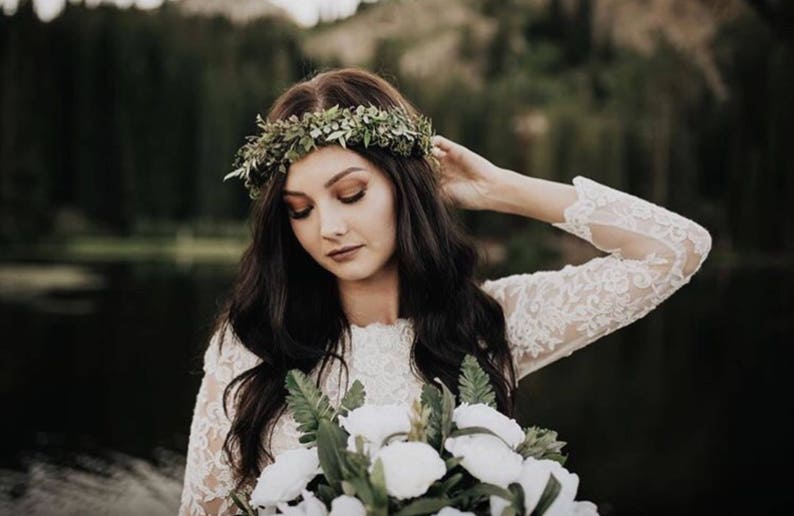Mixed Greens Flower Crown Greenery Floral Halo Bridesmaid Crown Assorted Greenery Halo Photo Prop Flower Girl Crown zdjęcie 5