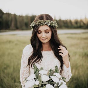 Mixed Greens Flower Crown Greenery Floral Halo Bridesmaid Crown Assorted Greenery Halo Photo Prop Flower Girl Crown zdjęcie 3