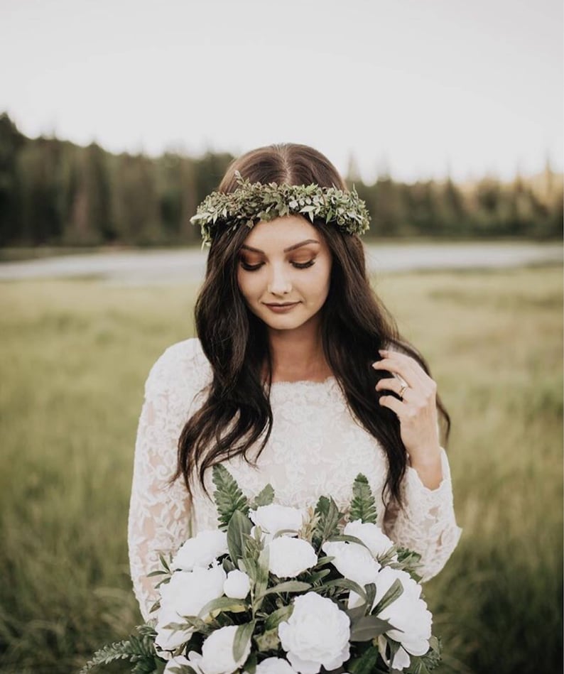 Mixed Greens Flower Crown Greenery Floral Halo Bridesmaid Crown Assorted Greenery Halo Photo Prop Flower Girl Crown zdjęcie 3