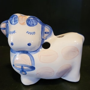 vintage Mary Alice Hadley ( m.a. Hadley) toothbrush or pen pencil holder with cow theme.