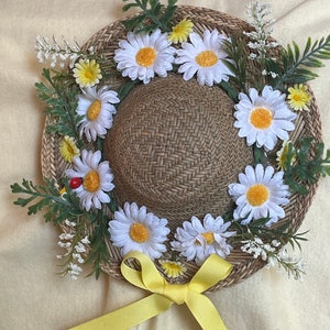 Daisy Wreath with Purple Violets and Bow