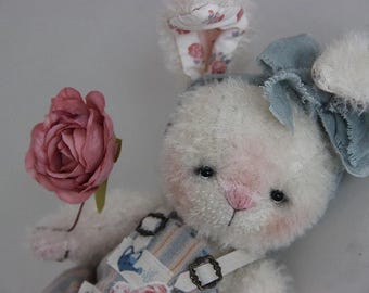 Flora - Kunstenaarsknuffelkonijn: verzamelbare teddybeer