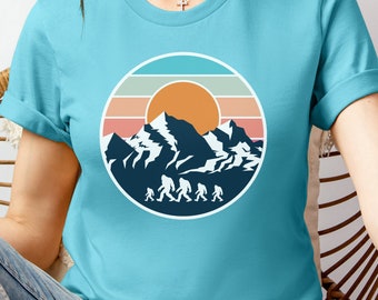 Camicia da escursionismo divertente per escursione in famiglia Bigfoot - Camicia Sasquatch, Camicia da campeggio, Camicia da escursionismo, Camicia Avventura, Camicia Wanderlust