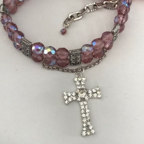 Ras de cou choker perles de verre et pendentif croix en strass