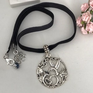 Halsband aus Samtband, Kolibri-Blume Bild 3