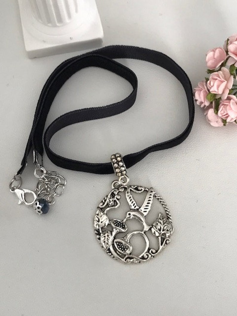 Halsband aus Samtband, Kolibri-Blume Bild 3