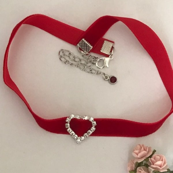 Choker coeur ruban velours rouge, collier ras de cou boucle coeur strass, cadeau pour amoureuse, choker coeur, cadeau femme amour.