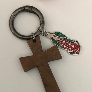 Charms croix bois et médaille religieuse, charms pour sac ex voto, cadeau pour homme charms croix, médaille vierge guadeloupe charms.