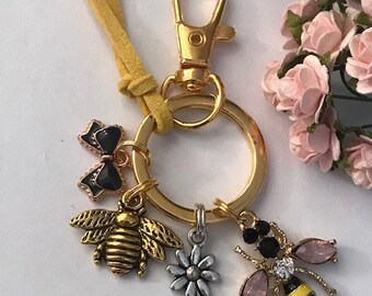 Porte-clés abeille fleur, cadeau pour apicultrice, cadeau pour passionné des abeilles, breloque abeille kawaii, pendentif fleur abeille