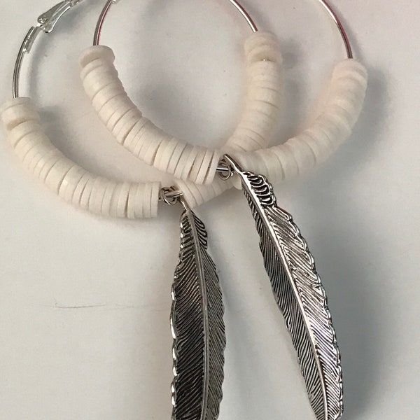 Feather creoles, white beaded creoles, white heishis beads, pendants, feathers, boho