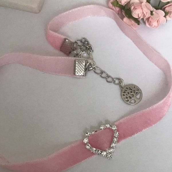 Choker coeur ruban velours rose, collier ras de cou boucle coeur strass, cadeau pour amoureuse, choker coeur, cadeau femme amour.