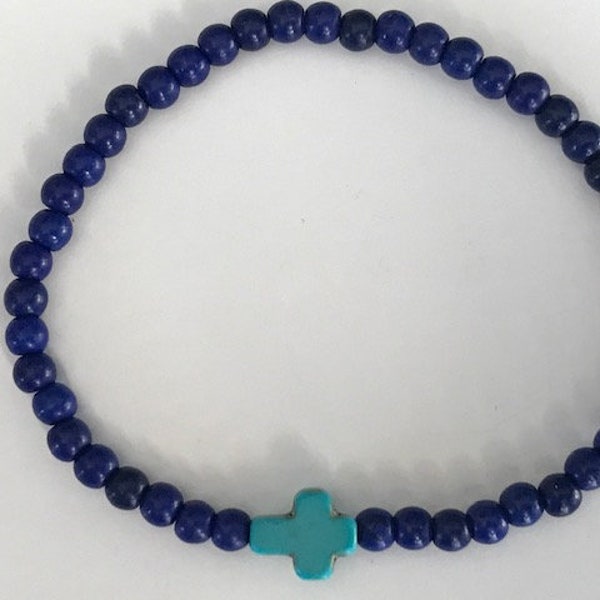 Bracelet perles bleu marine et croix turquoise