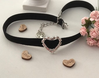 Choker coeur ruban velours noir, collier ras de cou boucle coeur strass, cadeau pour amoureuse, choker coeur, cadeau femme amour love.