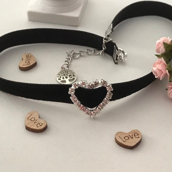 Choker coeur ruban velours noir, collier ras de cou boucle coeur strass, cadeau pour amoureuse, choker coeur, cadeau femme amour love.