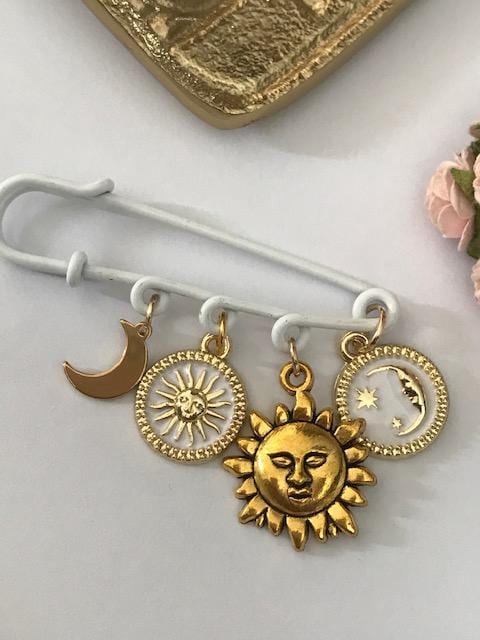 Broche Vintage Soleil En Métal Martelé Doré - Signée VO - Occasion