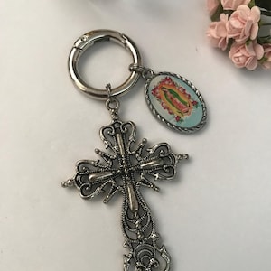 Charms croix argenté et médaille religieuse, charms pour sac ex voto, cadeau pour femme charms croix, médaille vierge guadeloupe charms.