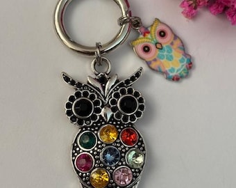 Ein trendiges Accessoire, der elegante Schlüsselanhänger mit Eulenmotiv, große Strass-Eule, Geschenk für Frauen, Eule Vogel Eule.
