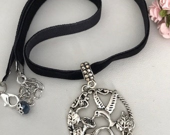 Halsband aus Samtband, Kolibri-Blume