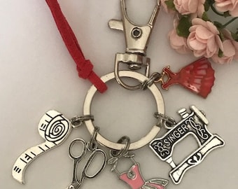 Porte-clés couturière styliste, porte clé machine à coudre, cadeau pour couturière, breloque couture robe, pendentif couture kawaii.