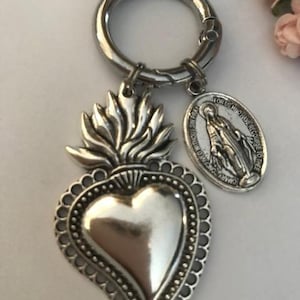 Ex-Voto-Anhänger mit dem Heiligen Herzen, Ex-Voto-Anhänger für die Tasche, Anhänger mit dem Heiligen Herzen als Geschenk für Frauen, silberne Herzen und Anhänger der Jungfrau Maria.
