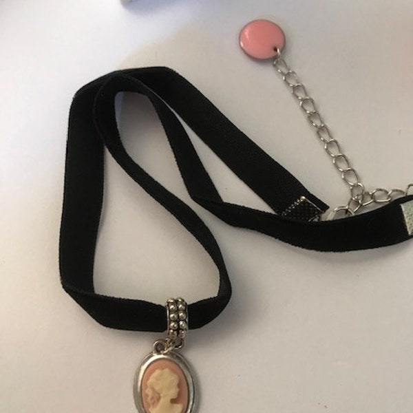 Romantic ribbon velvet choker, pink cameo necklace, romantic cameo choker, kawaii cameo pendant, gift for cameo mom.