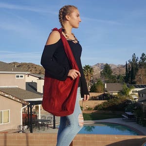 Burgunderrote Wildleder Umhängetasche, rote Henkeltasche, Ledertaschen, Wildledertasche, vegane Wildledertasche, Henkeltasche, rote Henkeltasche