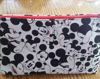 Schwer zu finden Mickey Kopf Stoff, Mickey Mouse Kosmetiktasche, Mickey Mouse Make-up Tasche, Disney Kosmetiktasche. Micky Maus Reißverschlusstäschchen