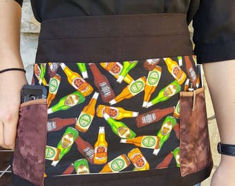 Juego de 4 delantales de camarera de cócteles, 4 delantales de camarera, juego de cuatro delantales de camarero, delantales con estampado de botellas de cerveza, delantales para ella, delantales para él