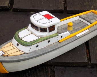 BOSUN/ barco de juguete de madera hecho a mano/amarillo, verde y gris