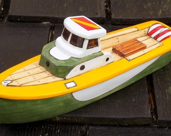FINN/Barco de juguete de madera hecho a mano/verde y amarillo