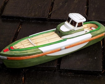 RACER / hand made wood toy boat/green and white