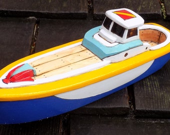 RACER / handgefertigtes Holzboot / Spielzeugboot / blau und gelb