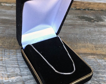 Black Rich Velvet Small Pendant Box with Goldtone Trim (DBX1612P)