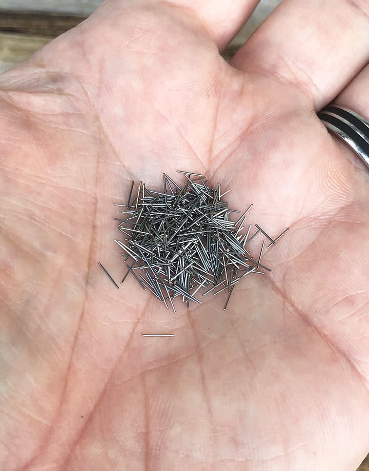 47.660 = TUMBLING MEDIA STAINLESS STEEL PINS 0.5mm FOR MAGNETIC