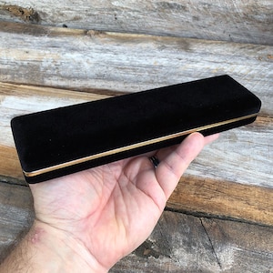 Black Rich Velvet Bracelet Box with Goldtone Trim (DBX1615) image 4