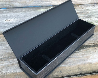 Black/silver Deluxe Magnetic Bracelet Box (Each)  (DBX4253)