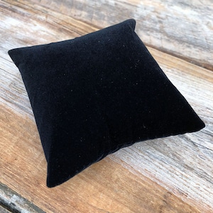 Black Value Velvet Pillow for Watches or Bracelets 3&quot;x3&quot; (Pkg of 5)  (DIS1130)