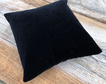 Black Value Velvet Pillow for Watches or Bracelets 3"x3" (Pkg of 5)  (DIS1130)