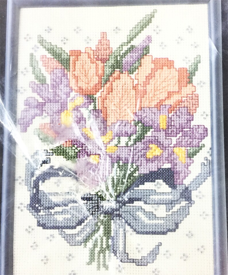 Golden Bee IRIS AND TULIPS With Blue Frame From 1987-5x7 Inch 14 Count Cross Stitch Kit