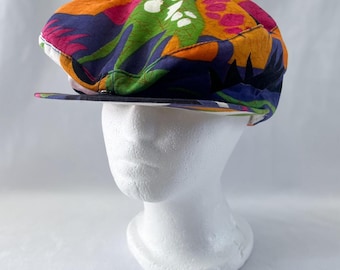 Gorra de algodón con estampado de jirafa morada de Krystal Cap Co. Ltd, de los años 80 o 90.