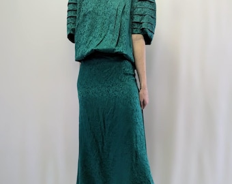 1980s Flora Kung II Green Silk Two Piece Blouse and Skirt Set With Subtle Floral Pattern