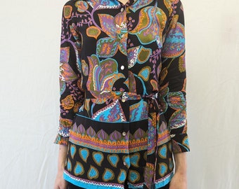 Blusa túnica estilo años 60 de Susan Van Heusen, con cuello dagger y cinturón.