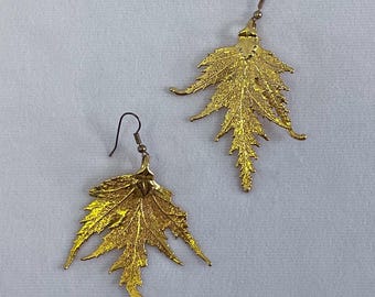 1970s or 80s Gold-Toned Leaf Dangly Earrings