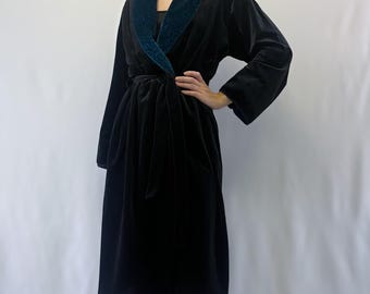 1980s Evelyn Pearson Black Velour Robe With Teal and Blue Paisley Print Collar