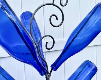 Árbol de botellas de metal: ¡la obra de arte para jardín soldada a mano "Curly-Q" de Cubby's!