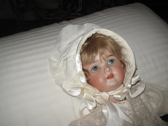 ANTIQUE BONNET