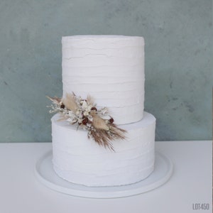 boho cake decoration for tiered cake